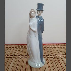Nao by Lladro Bride & Groom Couple Figurine Porcelain Wedding Cake Topper